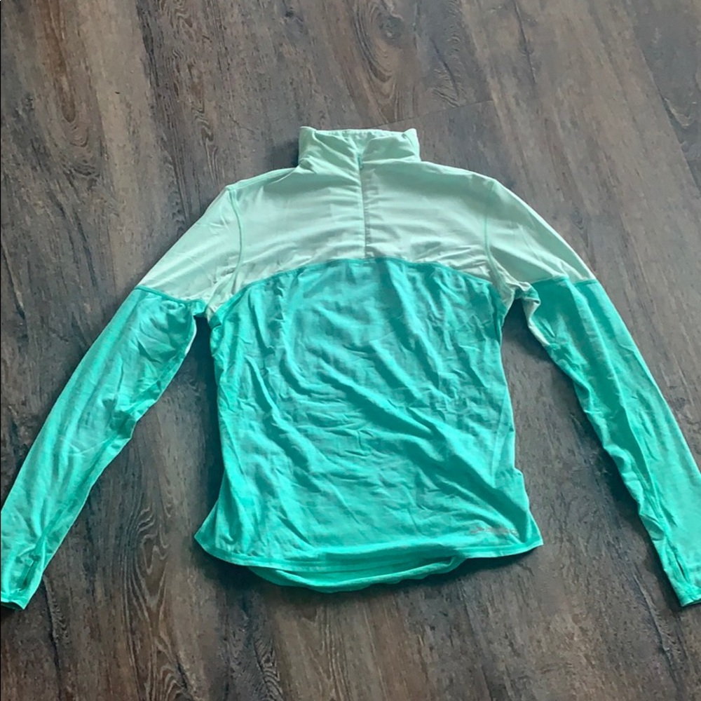 Brooks women’s medium running long sleeve top